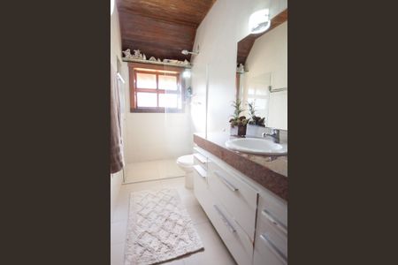 Casa de condomínio à venda com 400m², 4 quartos e 6 vagas Casa de condomínio à venda com 400m², 4 quartos e 6 vagasBanheiro Social