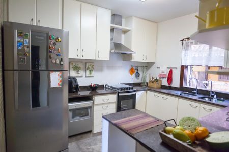 Cozinha de casa de condomínio à venda com 4 quartos, 400m² em Vila D’el Rey, Nova Lima