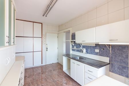 Cozinha  de apartamento à venda com 2 quartos, 68m² em Vila São José, Osasco
