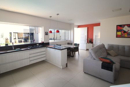 Sala / Cozinha de casa à venda com 3 quartos, 660m² em Vila Roque, São Paulo