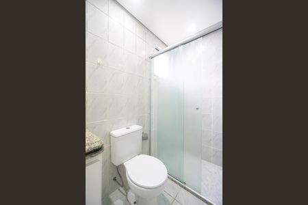 Apartamento à venda com 57m², 2 quartos e 1 vaga Apartamento à venda com 57m², 2 quartos e 1 vagaBanheiro da suíte