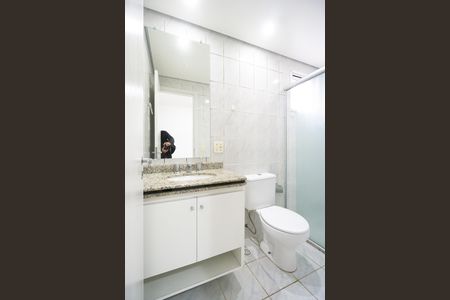 Apartamento à venda com 57m², 2 quartos e 1 vaga Apartamento à venda com 57m², 2 quartos e 1 vagaBanheiro da suíte
