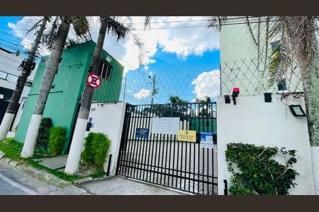 Placa instalada de apartamento para alugar com 2 quartos, 50m² em Jardim Helena, Cotia