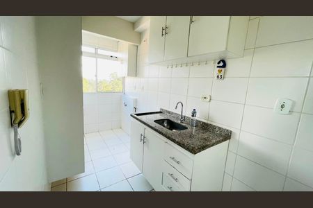 Cozinha de apartamento para alugar com 2 quartos, 50m² em Jardim Helena, Cotia
