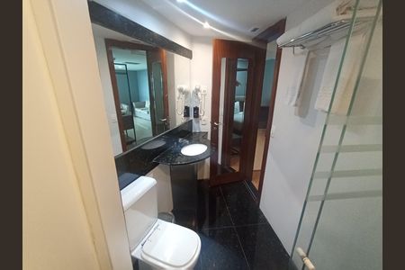 Banheiro  de apartamento à venda com 1 quarto, 63m² em Barra da Tijuca, Rio de Janeiro