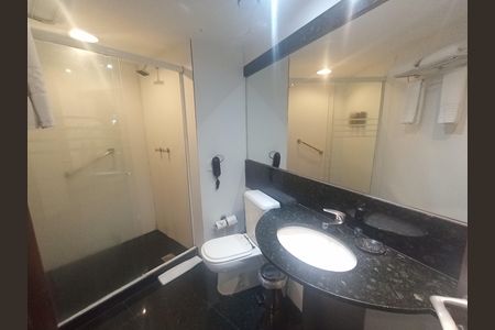 Banheiro  de apartamento à venda com 1 quarto, 63m² em Barra da Tijuca, Rio de Janeiro