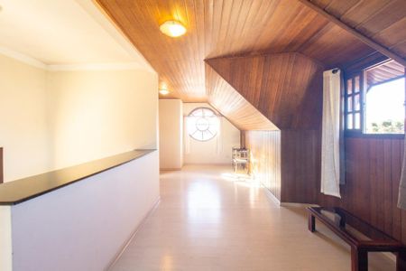 Casa para alugar com 350m², 3 quartos e 5 vagas Casa para alugar com 350m², 3 quartos e 5 vagasAtico