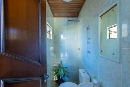 Casa para alugar com 350m², 3 quartos e 5 vagas Casa para alugar com 350m², 3 quartos e 5 vagasBanheiro de Serviço