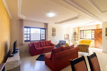 Casa para alugar com 350m², 3 quartos e 5 vagas Casa para alugar com 350m², 3 quartos e 5 vagasSala