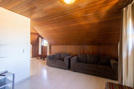 Casa para alugar com 350m², 3 quartos e 5 vagas Casa para alugar com 350m², 3 quartos e 5 vagasAtico