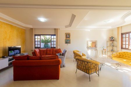 Casa para alugar com 350m², 3 quartos e 5 vagas Casa para alugar com 350m², 3 quartos e 5 vagasSala