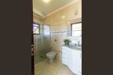 Casa para alugar com 350m², 3 quartos e 5 vagas Casa para alugar com 350m², 3 quartos e 5 vagasBanheiro da Suíte 2
