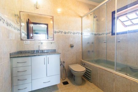 Casa para alugar com 350m², 3 quartos e 5 vagas Casa para alugar com 350m², 3 quartos e 5 vagasBanheiro da Suite 1