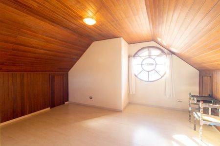 Casa para alugar com 350m², 3 quartos e 5 vagas Casa para alugar com 350m², 3 quartos e 5 vagasAtico