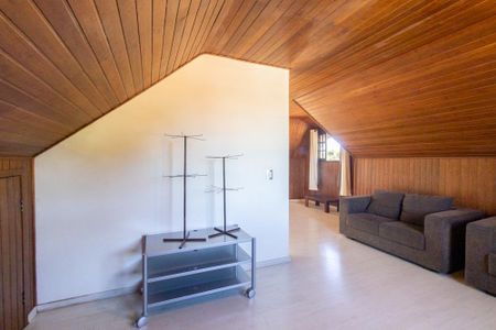 Casa para alugar com 350m², 3 quartos e 5 vagas Casa para alugar com 350m², 3 quartos e 5 vagasAtico