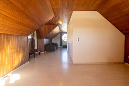Casa para alugar com 350m², 3 quartos e 5 vagas Casa para alugar com 350m², 3 quartos e 5 vagasAtico