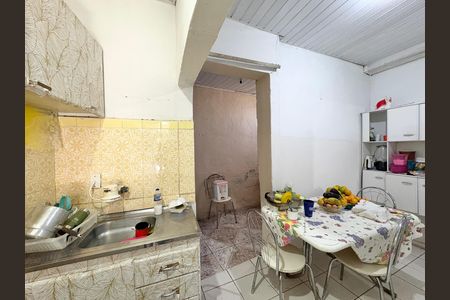 Casa à venda com 284m², 2 quartos e 3 vagas Casa à venda com 284m², 2 quartos e 3 vagasCozinha