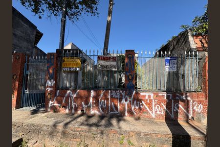Casa à venda com 284m², 2 quartos e 3 vagas Casa à venda com 284m², 2 quartos e 3 vagasFachada