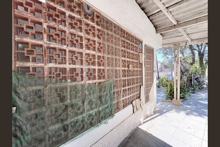 Casa à venda com 284m², 2 quartos e 3 vagas Casa à venda com 284m², 2 quartos e 3 vagasGaragem/ Jardim
