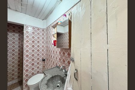 Casa à venda com 284m², 2 quartos e 3 vagas Casa à venda com 284m², 2 quartos e 3 vagasBanheiro