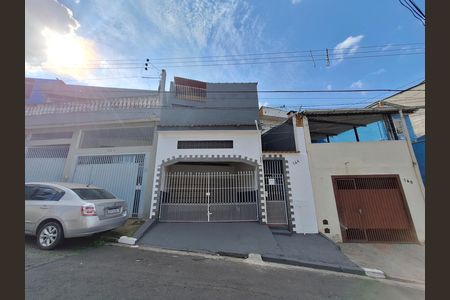 Fachada de casa para alugar com 3 quartos, 230m² em Vila Roque, São Paulo