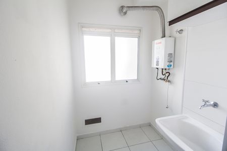 Área de Serviço de apartamento para alugar com 2 quartos, 68m² em Jardim Tupanci, Barueri