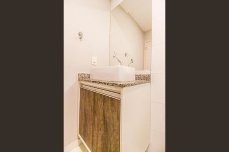 Banheiro 2 de apartamento para alugar com 2 quartos, 68m² em Jardim Tupanci, Barueri