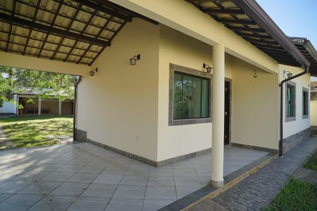 Garagem de casa para alugar com 2 quartos, 130m² em Vale da Figueira, Maricá