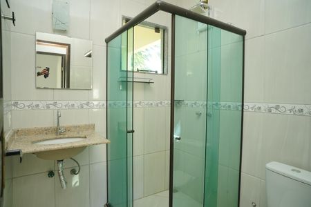 Banheiro Social de casa para alugar com 2 quartos, 130m² em Vale da Figueira, Maricá