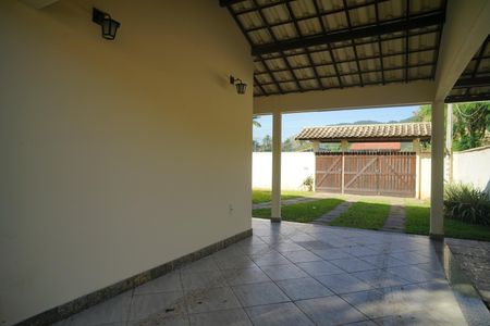 Garagem de casa para alugar com 2 quartos, 130m² em Vale da Figueira, Maricá