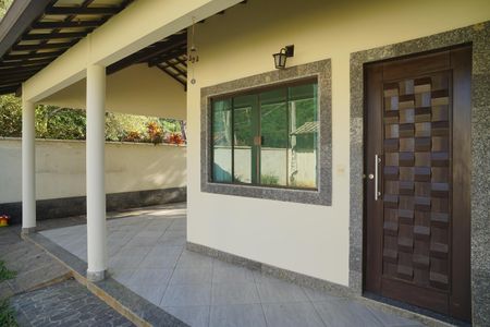Varanda de casa para alugar com 2 quartos, 130m² em Vale da Figueira, Maricá