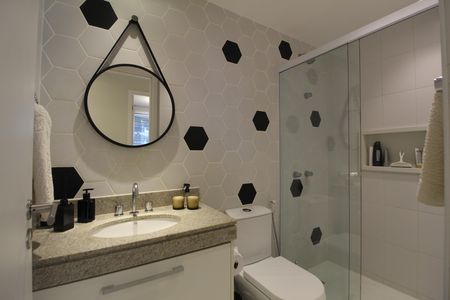 Banheiro Social de apartamento para alugar com 3 quartos, 115m² em Barra da Tijuca, Rio de Janeiro