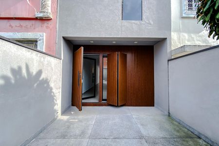 Garagem de casa à venda com 2 quartos, 120m² em Pompeia, São Paulo