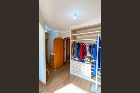 Closet  de casa à venda com 3 quartos, 249m² em Vila Pierina, São Paulo
