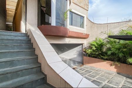 Entrada  de casa à venda com 3 quartos, 249m² em Vila Pierina, São Paulo