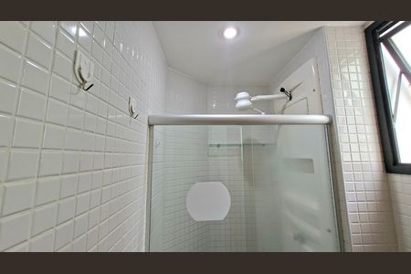 Banheiro de apartamento para alugar com 1 quarto, 42m² em Itaigara, Salvador