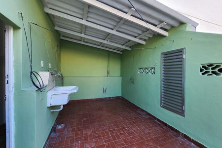 Casa para alugar com 175m², 2 quartos e 1 vaga Casa para alugar com 175m², 2 quartos e 1 vagaVaranda