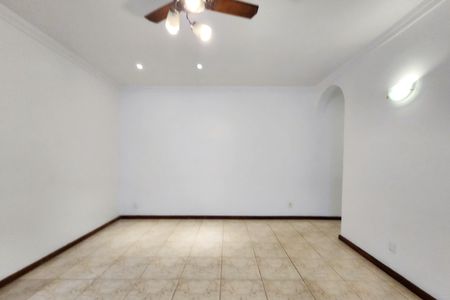 Casa para alugar com 175m², 2 quartos e 1 vaga Casa para alugar com 175m², 2 quartos e 1 vagaSala