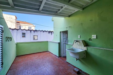 Casa para alugar com 175m², 2 quartos e 1 vaga Casa para alugar com 175m², 2 quartos e 1 vagaVaranda