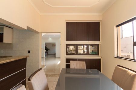 Casa para alugar com 210m², 3 quartos e 4 vagas Casa para alugar com 210m², 3 quartos e 4 vagasCozinha