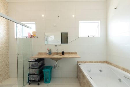 Casa para alugar com 210m², 3 quartos e 4 vagas Casa para alugar com 210m², 3 quartos e 4 vagasBanheiro Suíte