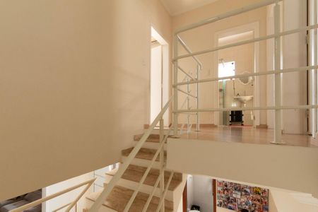 Casa para alugar com 210m², 3 quartos e 4 vagas Casa para alugar com 210m², 3 quartos e 4 vagasEscada