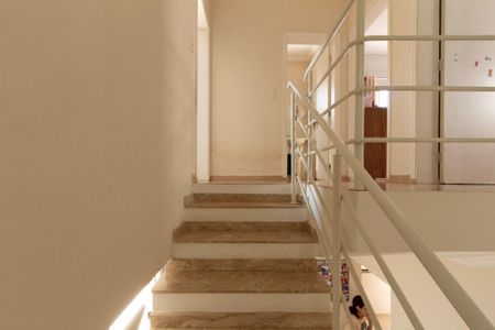 Casa para alugar com 210m², 3 quartos e 4 vagas Casa para alugar com 210m², 3 quartos e 4 vagasEscada