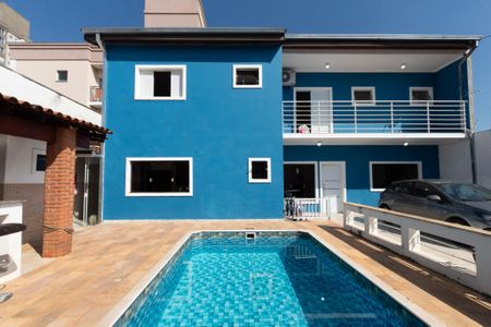 Casa para alugar com 210m², 3 quartos e 4 vagas Casa para alugar com 210m², 3 quartos e 4 vagasPiscina