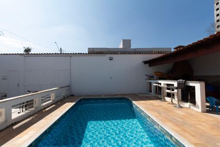Casa para alugar com 210m², 3 quartos e 4 vagas Casa para alugar com 210m², 3 quartos e 4 vagasPiscina