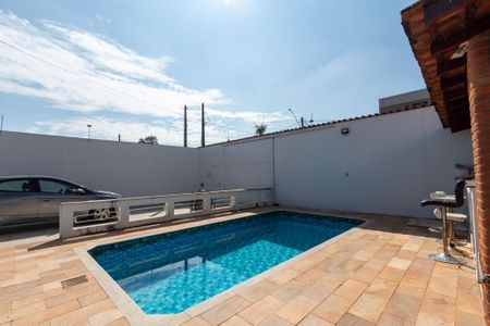 Casa para alugar com 210m², 3 quartos e 4 vagas Casa para alugar com 210m², 3 quartos e 4 vagasPiscina