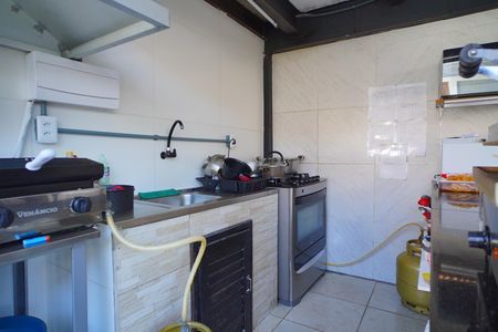 Cozinha _edicula  de casa para alugar com 3 quartos, 135m² em Hípica, Porto Alegre