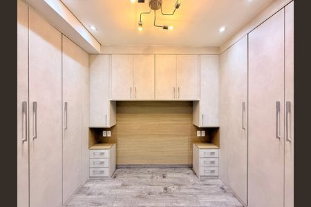 Quarto de apartamento à venda com 1 quarto, 47m² em Santo Amaro, São Paulo