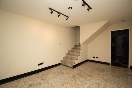 Sala de casa à venda com 2 quartos, 120m² em Vila Jaraguá, São Paulo