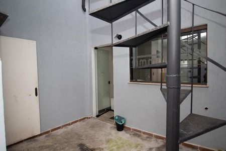 Quintal de casa à venda com 2 quartos, 120m² em Vila Jaraguá, São Paulo